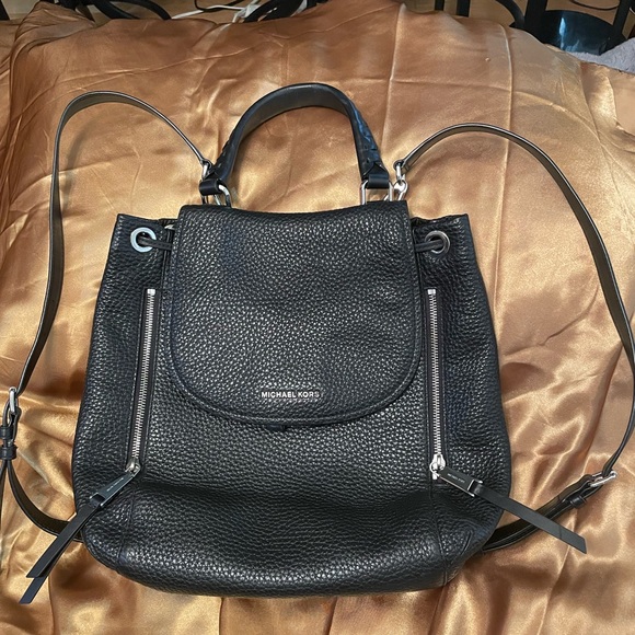 💜Like new Michael Kors backpack 💜 - Picture 4 of 9